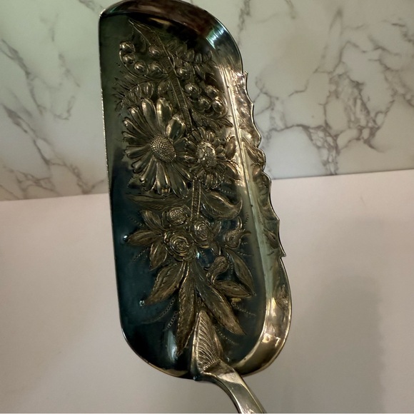 Antique elegant crumb catcher silver with mother of pearl handle - Picture 5 of 13